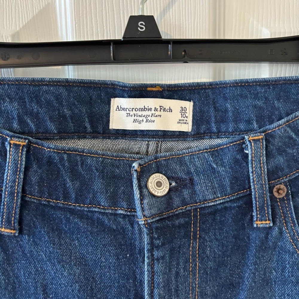 Abercrombie & Fitch The Vintage Flare High Rise size 30/10R - Picture 2 of 4